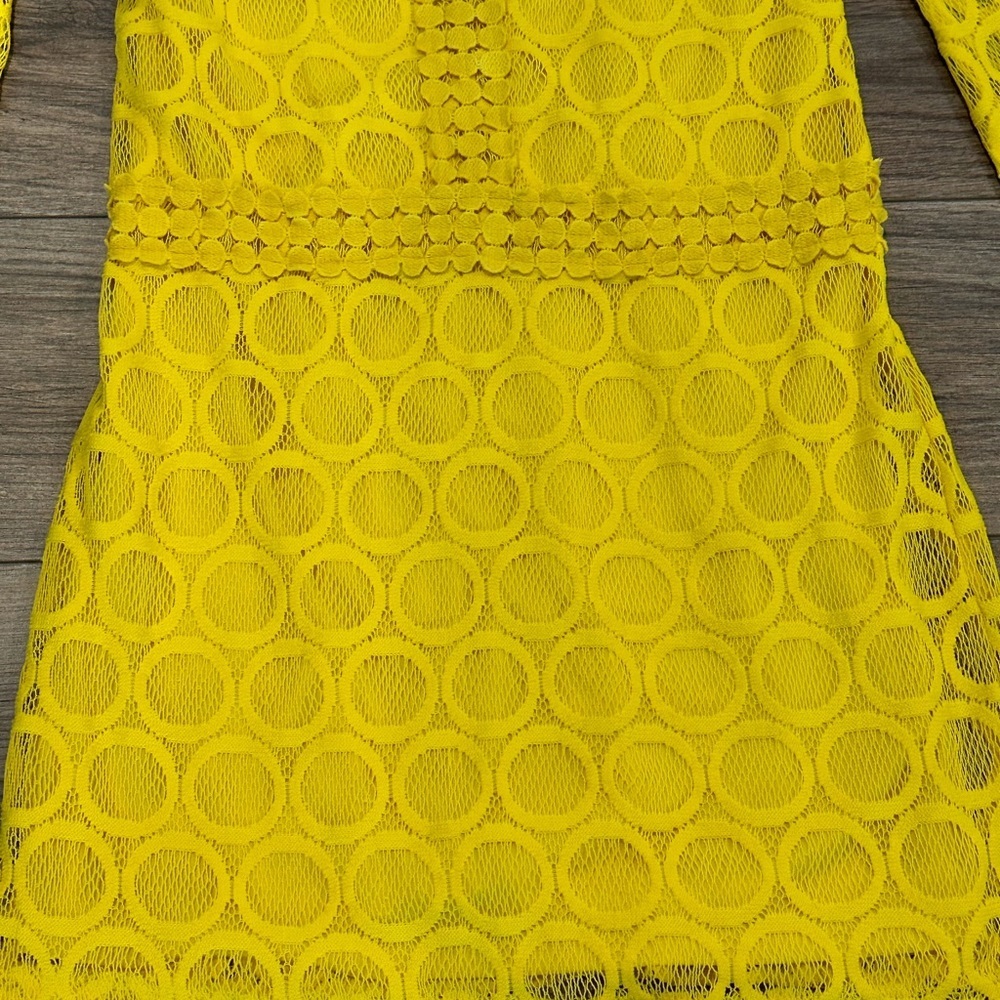 EUC London Times Yellow Lace Mod Dress Size 4 - Picture 2 of 5